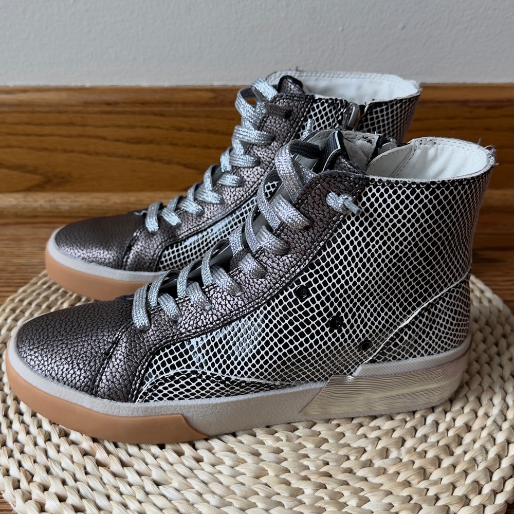 $150 Dolce Vita  Sneakers Mercury Leather size 6
1 time gently used